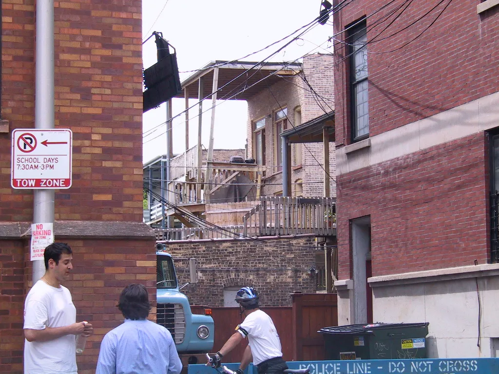 2003 Chicago balcony collapse